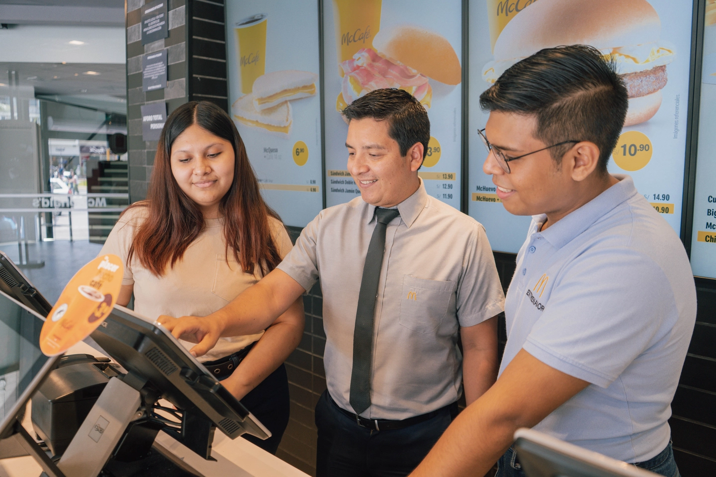 Trabaja en McDonalds, encuentra tu sitio. ABordo, Perú